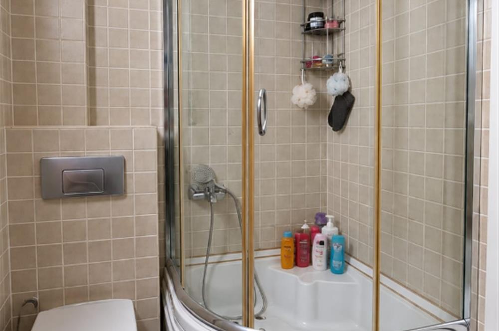 KURTULUŞ BOZKURT CADDESİ ÜZERİNDE SATILIK 3+1 DAİRE