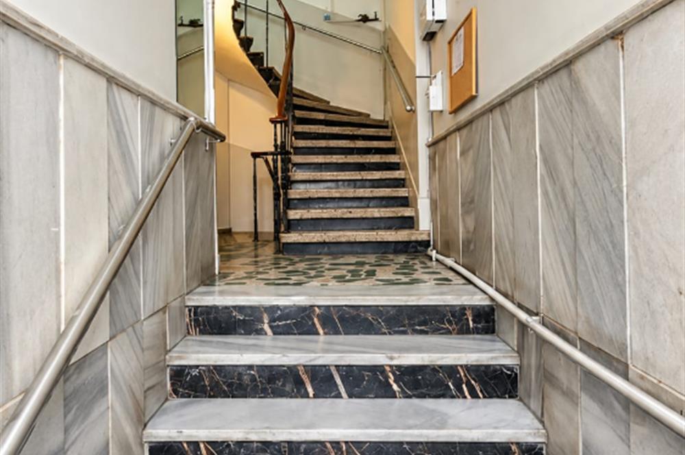 KURTULUŞ BOZKURT CADDESİ ÜZERİNDE SATILIK 3+1 DAİRE