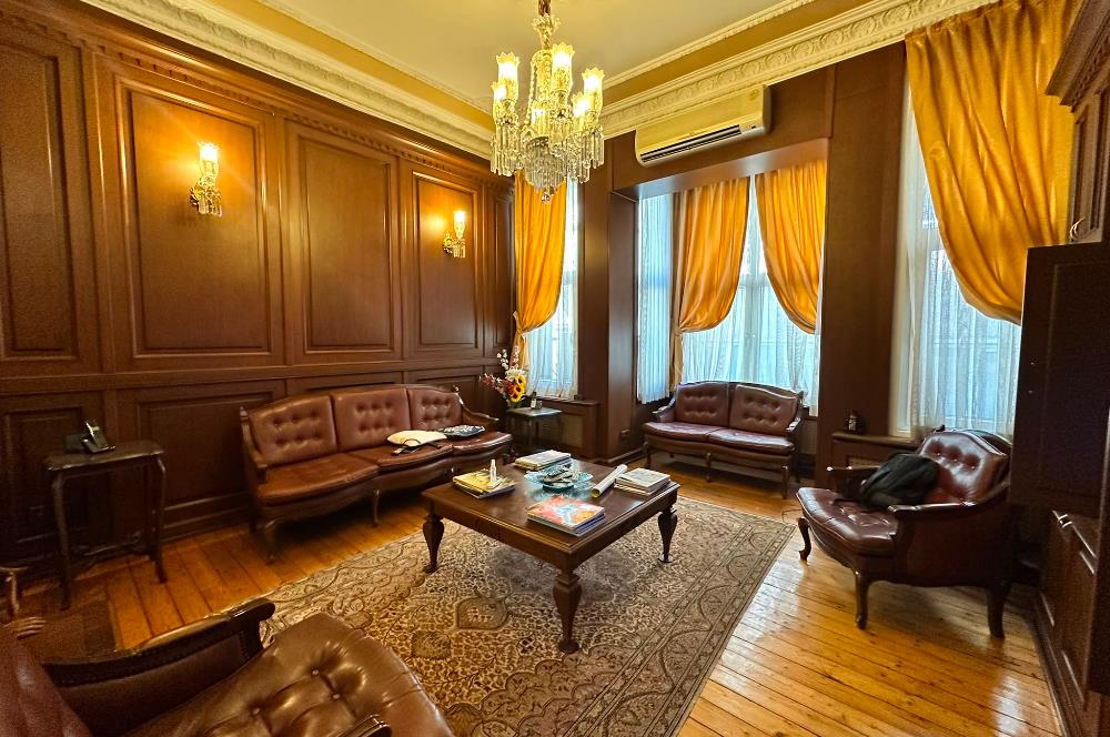 TAKSİM HARBİYE’DE KİRALIK 4+1 BÜRO&OFİS