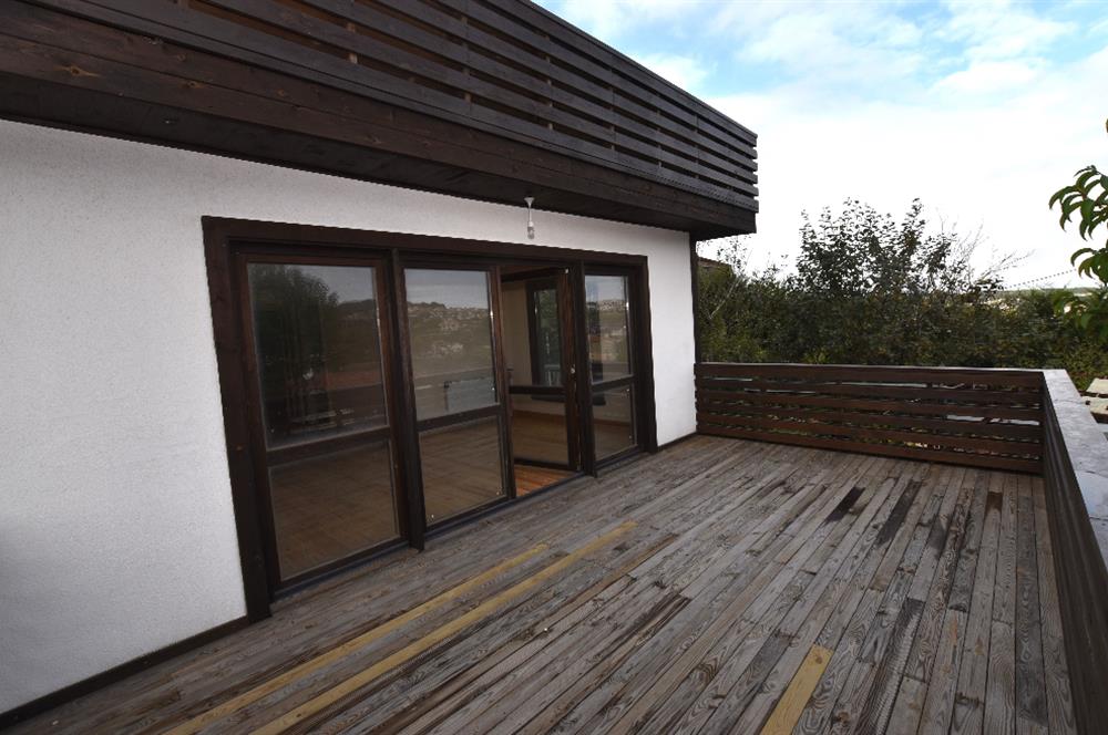 Zekeriyaköy de Kiralık Müstakil Girişli İkiz Villa