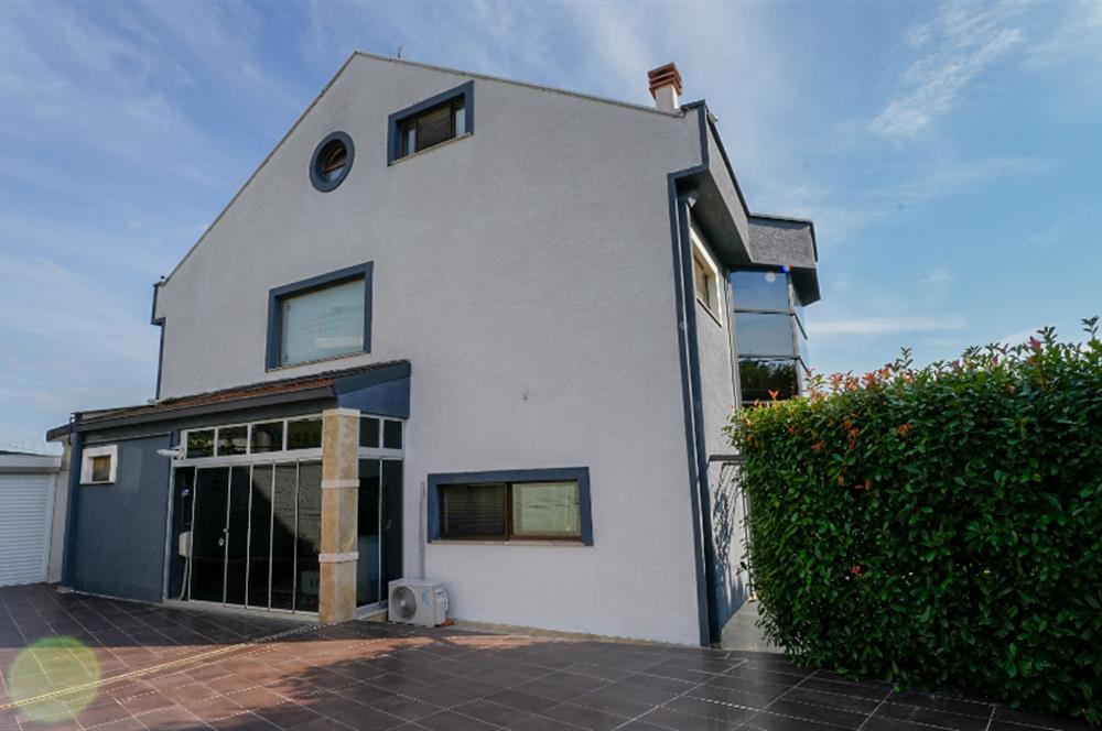 C21 Cius; Nilüferköy'de 680 m² Arsada 5+1 Müstakil Villa