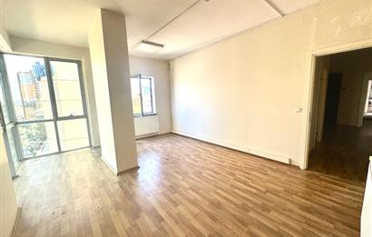 Maltepe Kiralık Ofis Katı Tabela Değeri Yüksek Metro Çıkışı