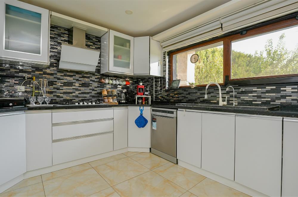 C21 Cius; Nilüferköy'de 680 m² Arsada 5+1 Müstakil Villa
