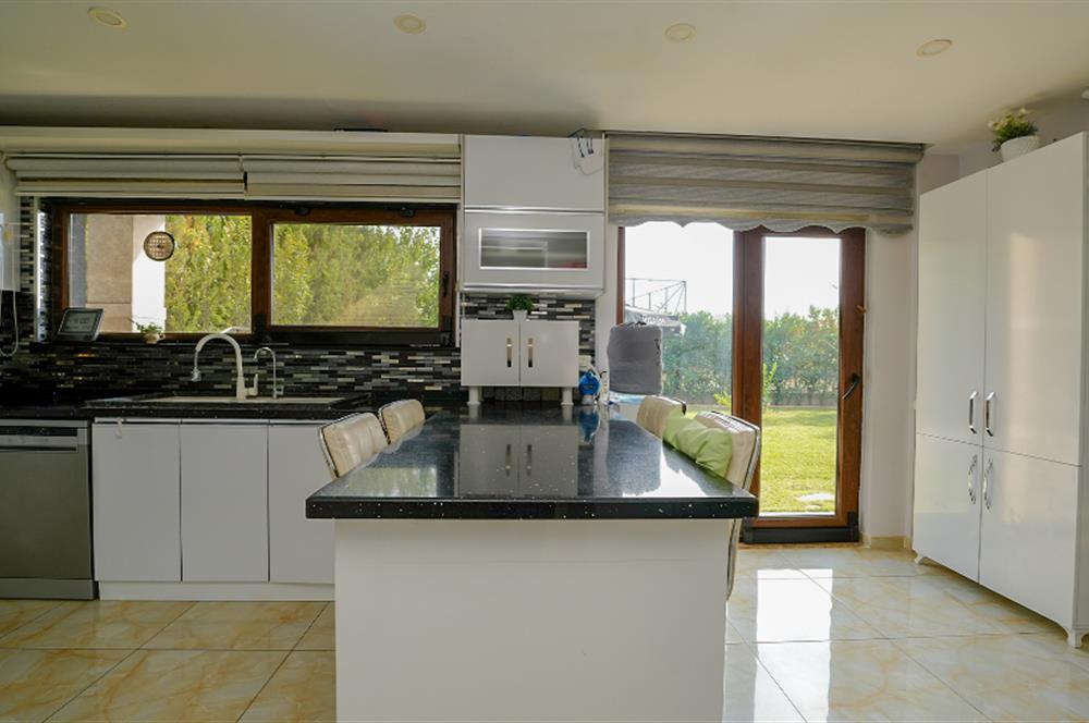 C21 Cius; Nilüferköy'de 680 m² Arsada 5+1 Müstakil Villa