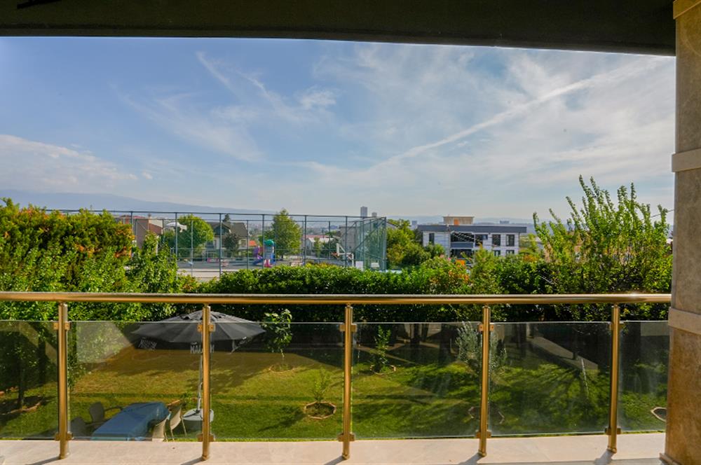 C21 Cius; Nilüferköy'de 680 m² Arsada 5+1 Müstakil Villa