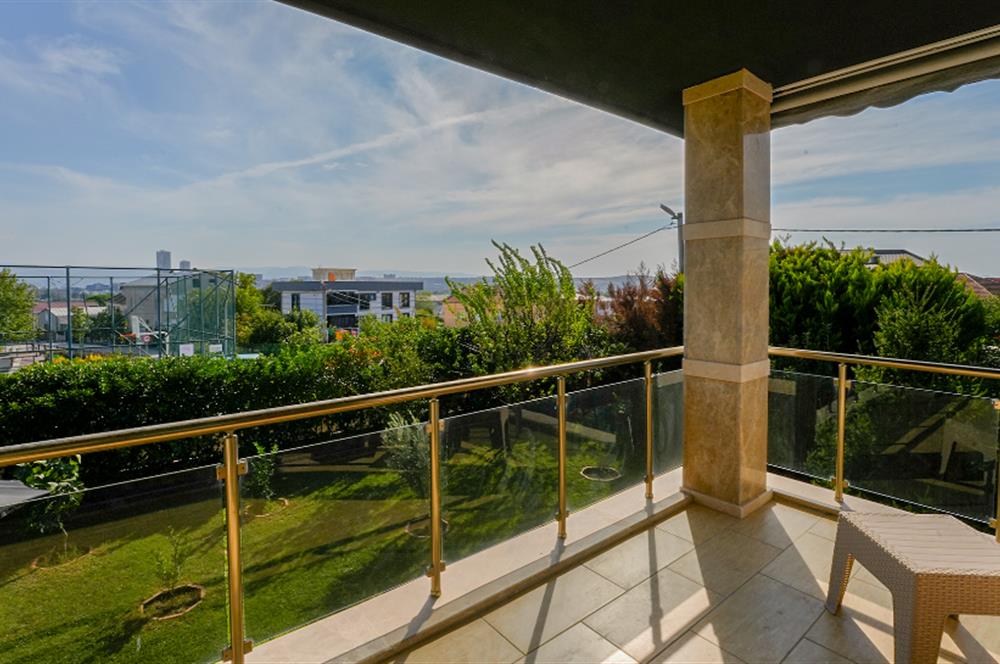 C21 Cius; Nilüferköy'de 680 m² Arsada 5+1 Müstakil Villa