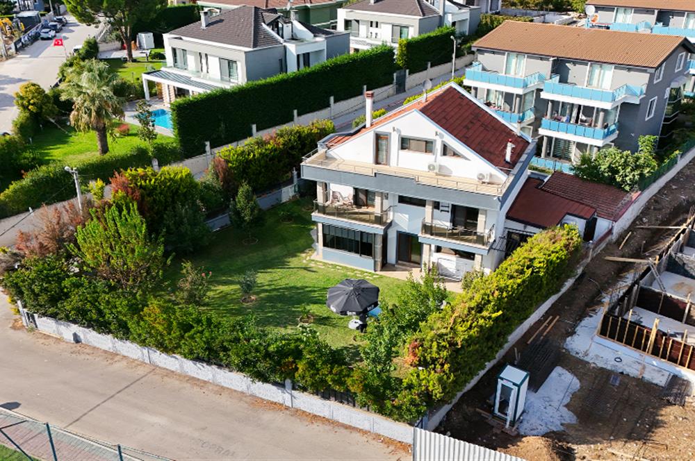 C21 Cius; Nilüferköy'de 680 m² Arsada 5+1 Müstakil Villa