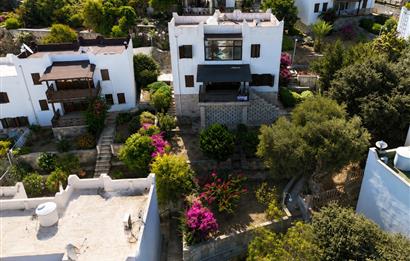 Bodrum Gümüşkaya Sitesinde Plajlı Müstakil Villa