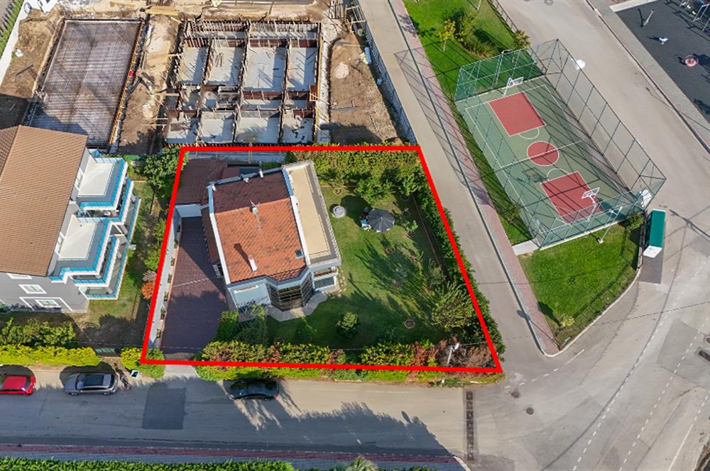 C21 Cius; Nilüferköy'de 680 m² Arsada 5+1 Müstakil Villa
