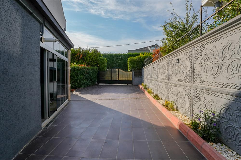C21 Cius; Nilüferköy'de 680 m² Arsada 5+1 Müstakil Villa