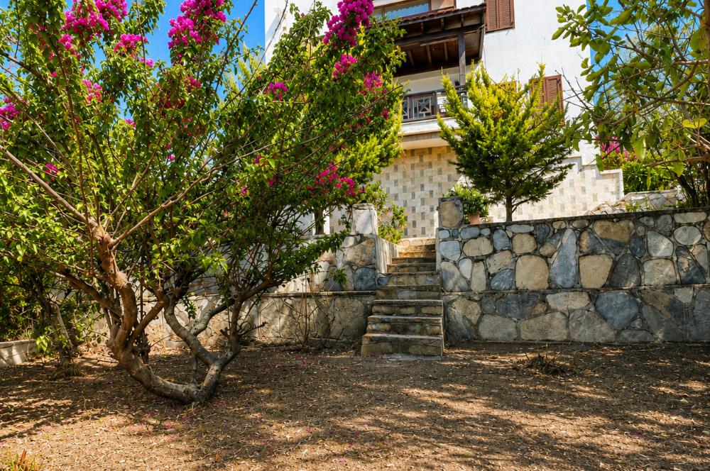 Bodrum Gümüşkaya Sitesinde Plajlı Müstakil Villa