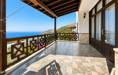 Bodrum Gümüşkaya Sitesinde Plajlı Müstakil Villa