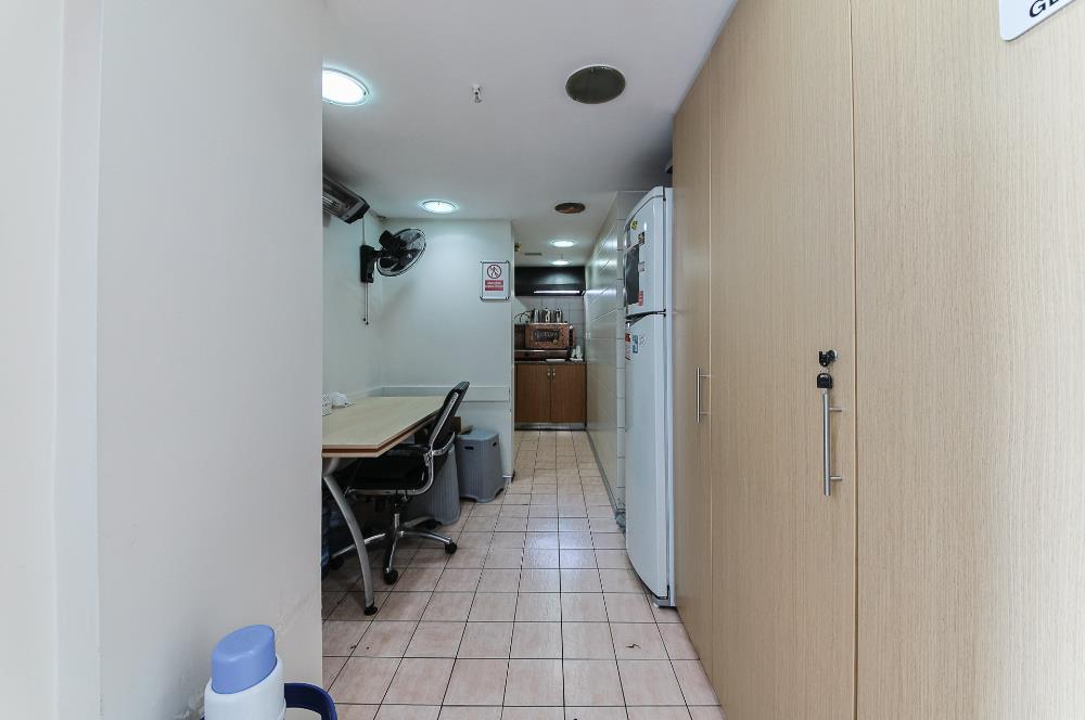 KOZYATAĞI METRONUN YANINDA E 5 CEPHELİ TAM KAT KİRALIK OFİS
