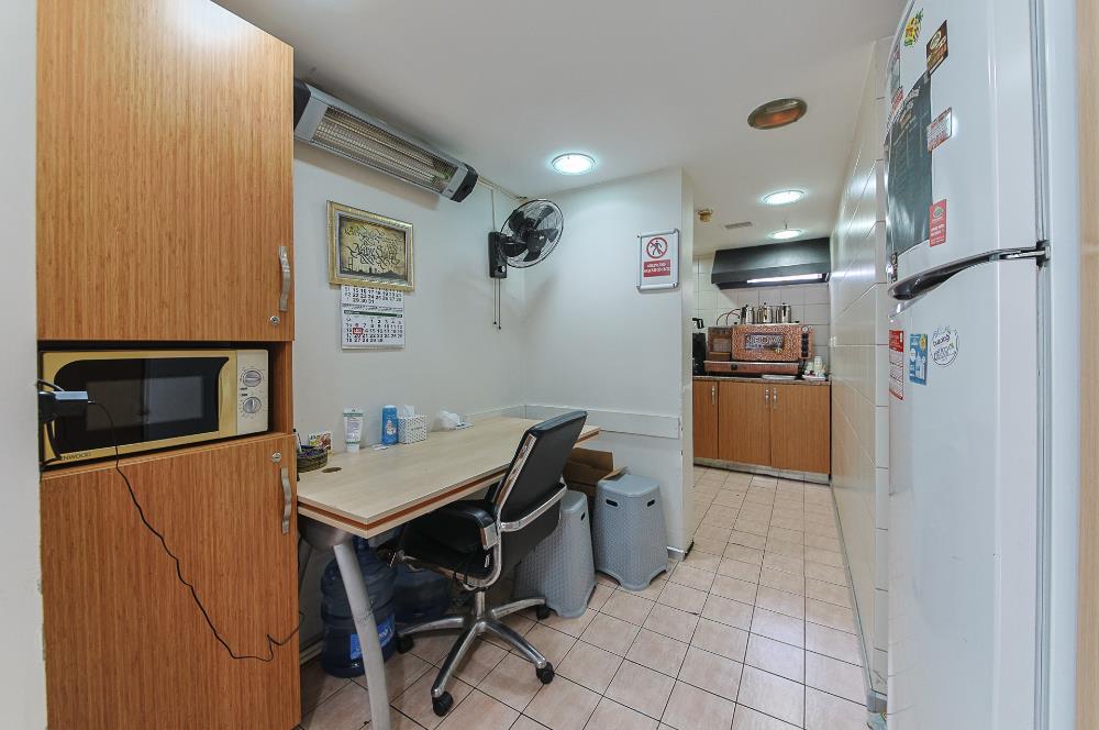 KOZYATAĞI METRONUN YANINDA E 5 CEPHELİ TAM KAT KİRALIK OFİS