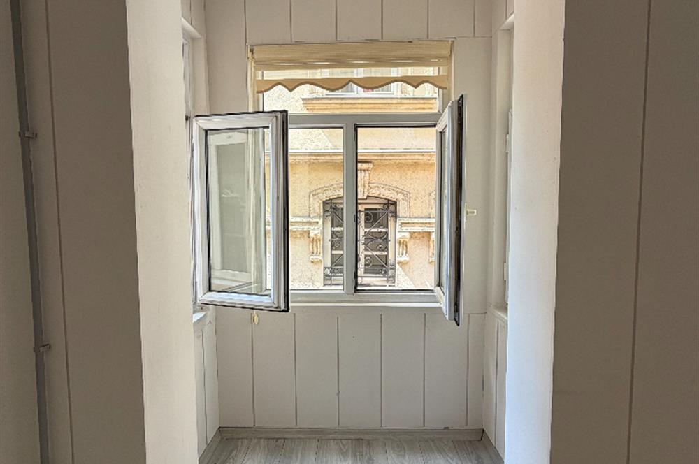 Karaköyde Kiralık Dükkan