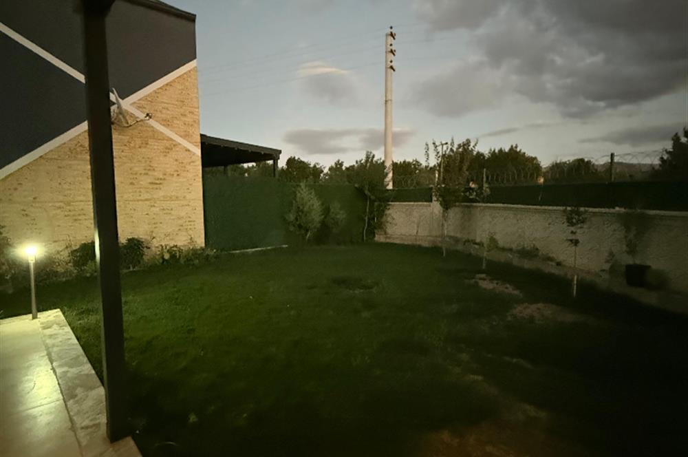 CENTURY21 PLUS'DAN VİLLA DE GÖL SİTESİNDE KİRALIK EŞYALI VİLLA