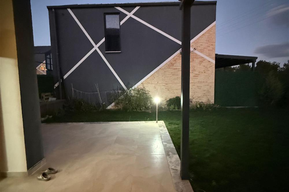 CENTURY21 PLUS'DAN VİLLA DE GÖL SİTESİNDE KİRALIK EŞYALI VİLLA