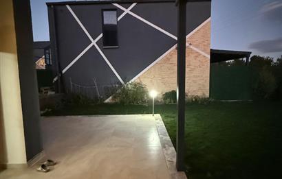 CENTURY21 PLUS'DAN VİLLA DE GÖL SİTESİNDE KİRALIK EŞYALI VİLLA