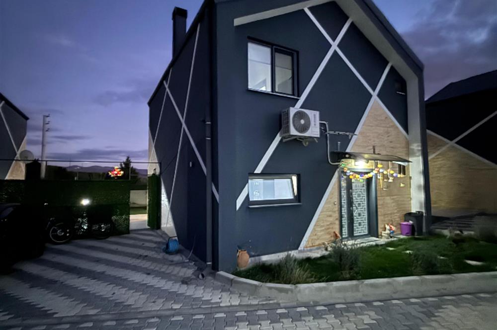 CENTURY21 PLUS'DAN VİLLA DE GÖL SİTESİNDE KİRALIK EŞYALI VİLLA