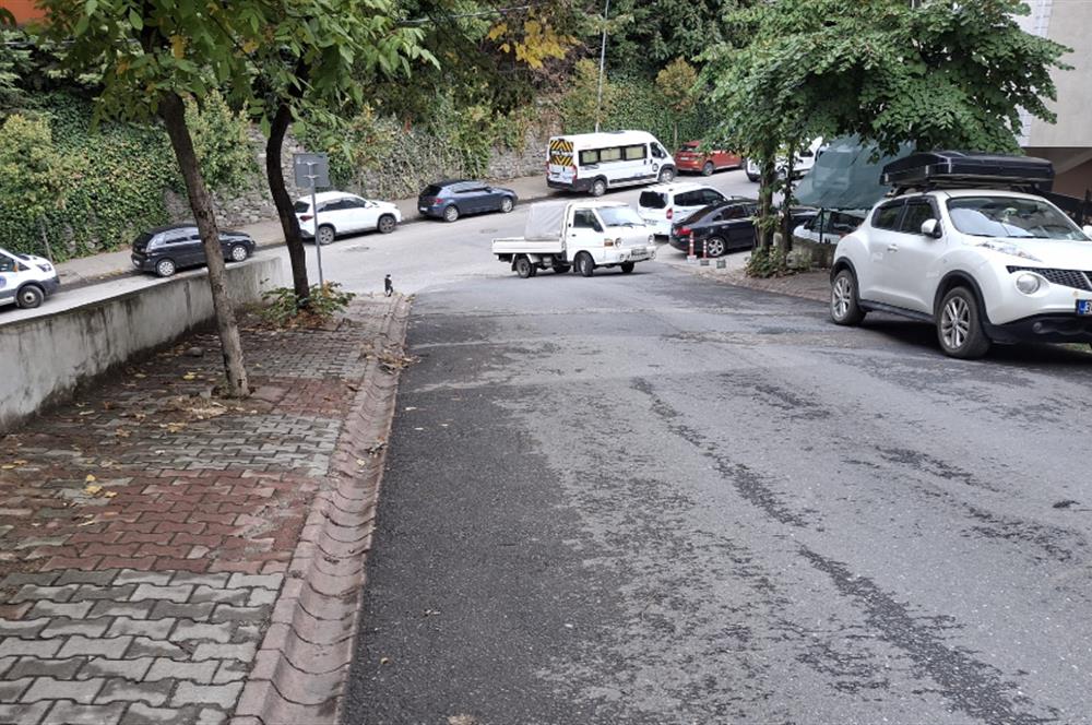 ÜMRANİYE ÇAKMAK MAHALLESİNDE METROYA YAKIN BALKONLU 2+1 DAİRE
