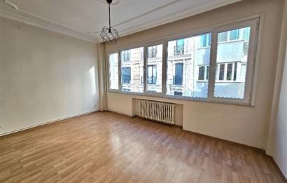 ŞİŞLİ MERKEZ HANIMEFENDİ SOKAK’TA SATILIK 3+1 DAİRE