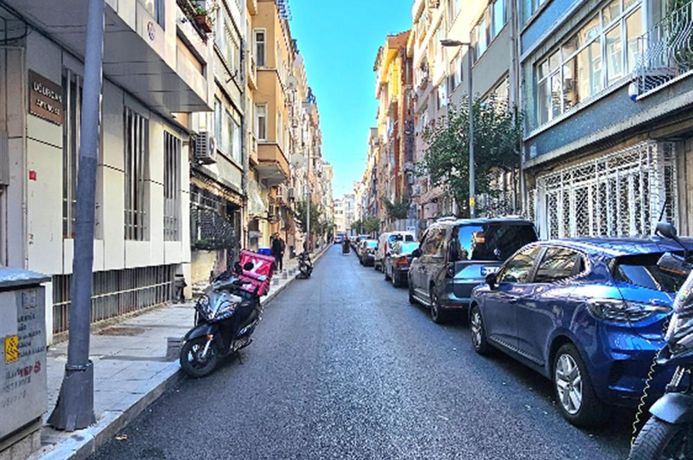 ŞİŞLİ MERKEZ HANIMEFENDİ SOKAK’TA SATILIK 3+1 DAİRE