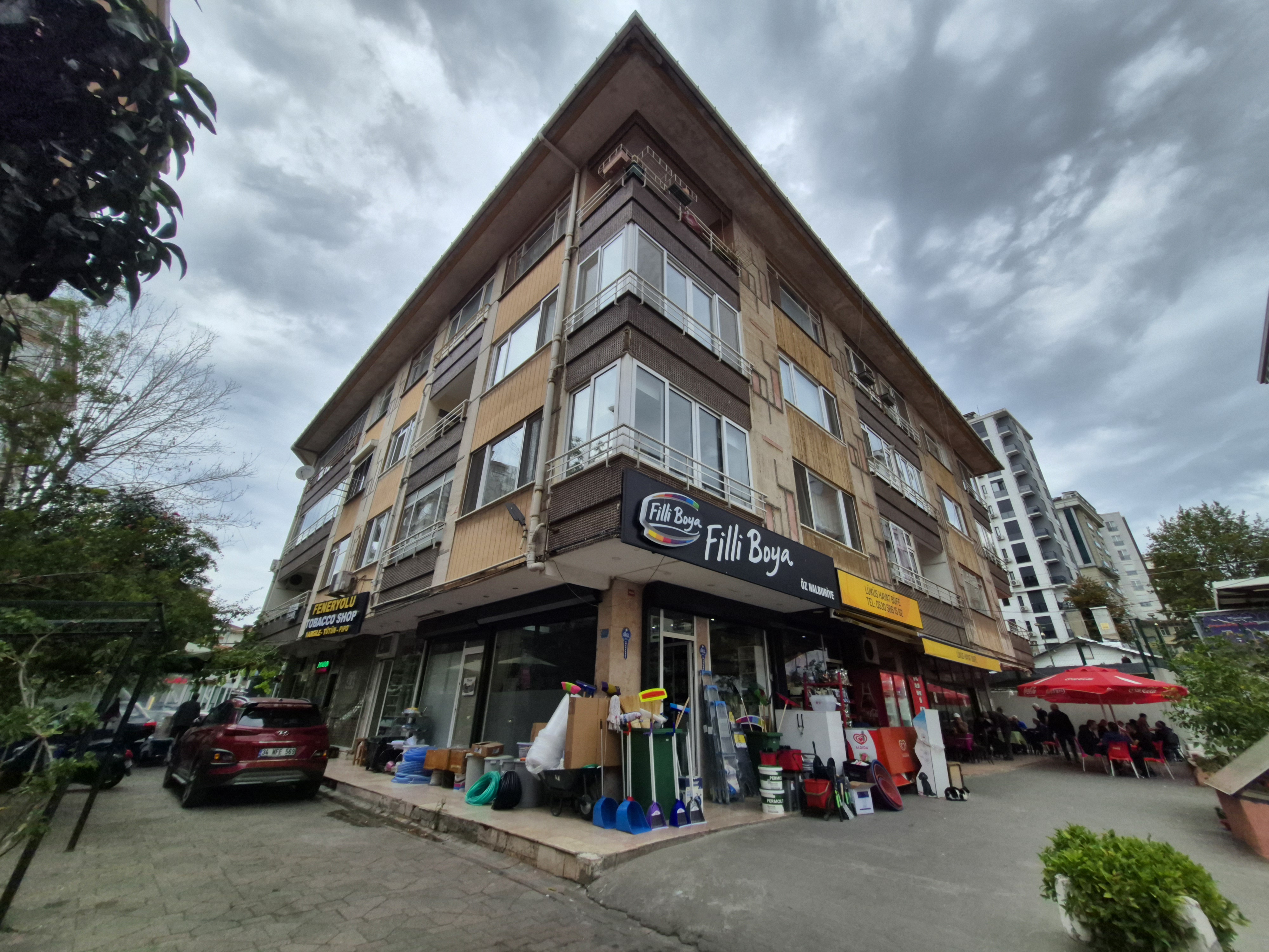 FENERYOLUN'DA MARMARAYA YAKIN 1.KAT 3+1 BALKONLU DAİRE