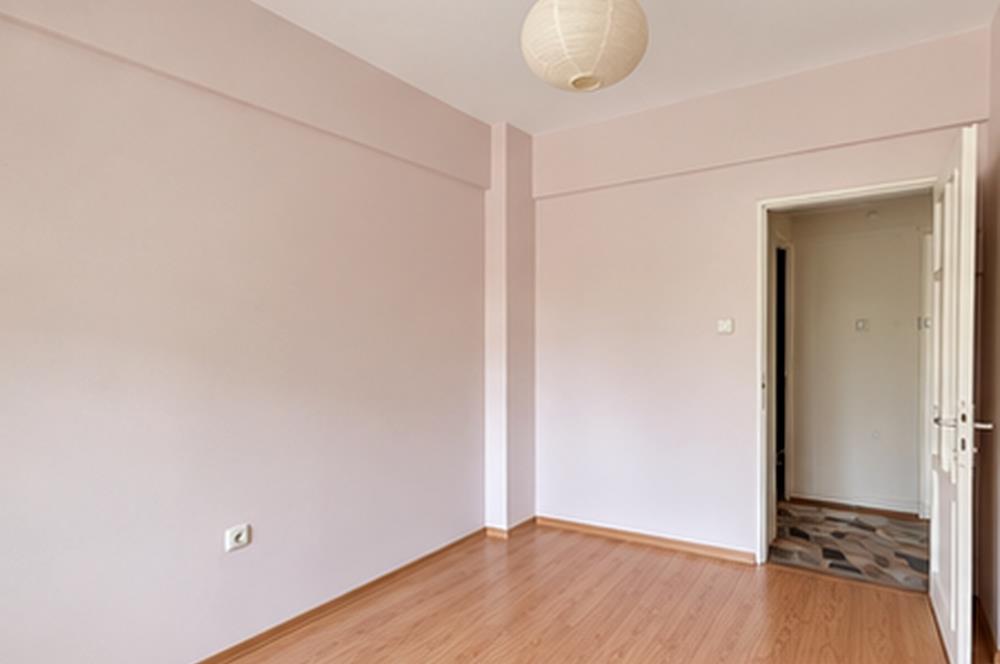 FENERYOLUN'DA MARMARAYA YAKIN 1.KAT 3+1 BALKONLU DAİRE