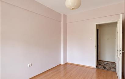 FENERYOLUN'DA MARMARAYA YAKIN 1.KAT 3+1 BALKONLU DAİRE