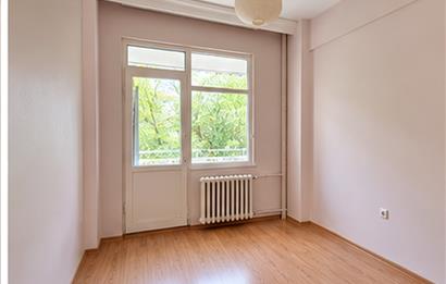 FENERYOLUN'DA MARMARAYA YAKIN 1.KAT 3+1 BALKONLU DAİRE