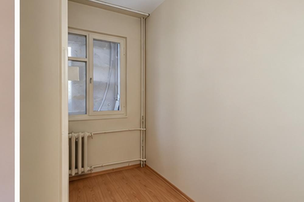 FENERYOLUN'DA MARMARAYA YAKIN 1.KAT 3+1 BALKONLU DAİRE