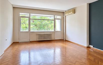 FENERYOLUN'DA MARMARAYA YAKIN 1.KAT 3+1 BALKONLU DAİRE