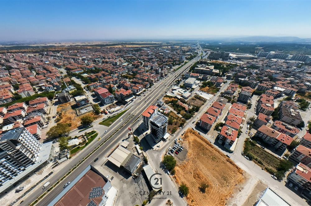 ANA CADDE ÜZERİ YOĞUN ARAÇ TRAFİĞİNE UYGUN TİCARİ DÜKKAN