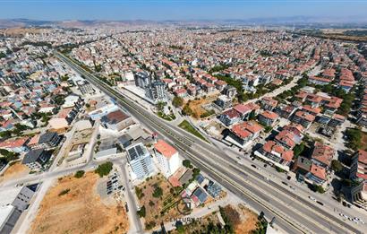 ANA CADDE ÜZERİ YOĞUN ARAÇ TRAFİĞİNE UYGUN TİCARİ DÜKKAN