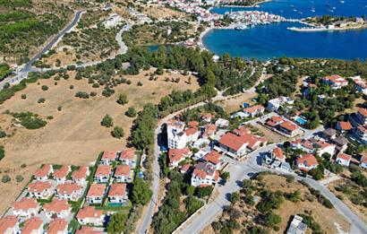 TAŞLIK PLAJI 450M SATILIK 4+1 EŞYALI DOĞA MANZARALI DUBLEX DAİRE