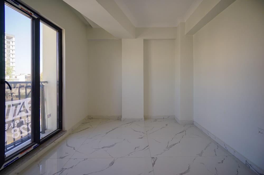 ANA CADDE ÜZERİ SIFIR 2+1 KİRALIK OFİSLER