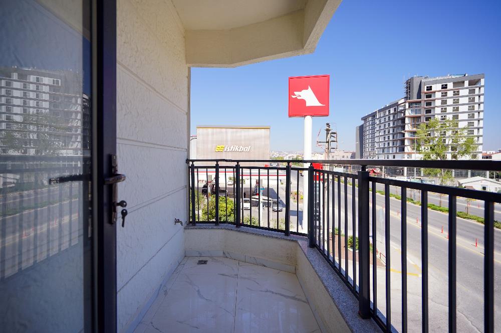 ANA CADDE ÜZERİ SIFIR 2+1 KİRALIK OFİSLER