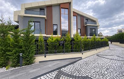 Zekeriyaköy'de Özel Otoparklı Premium 8+2 Akıllı Villa