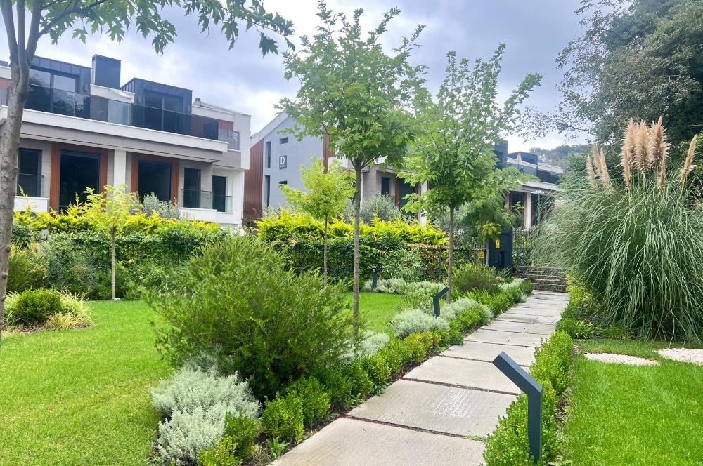 Zekeriyaköy'de 4+1 Satılık |175 M² Net | Kapalı Otoparktan Giriş
