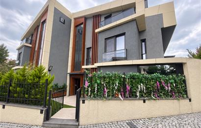 Zekeriyaköy'de Özel Otoparklı Premium 8+2 Akıllı Villa