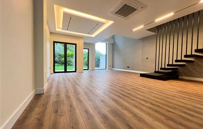 Zekeriyaköy'de 4+1 Satılık |175 M² Net | Kapalı Otoparktan Giriş