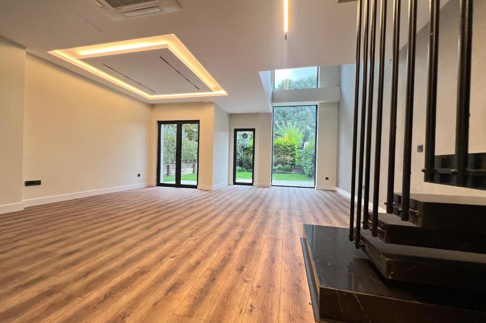 Zekeriyaköy'de 4+1 Satılık |175 M² Net | Kapalı Otoparktan Giriş