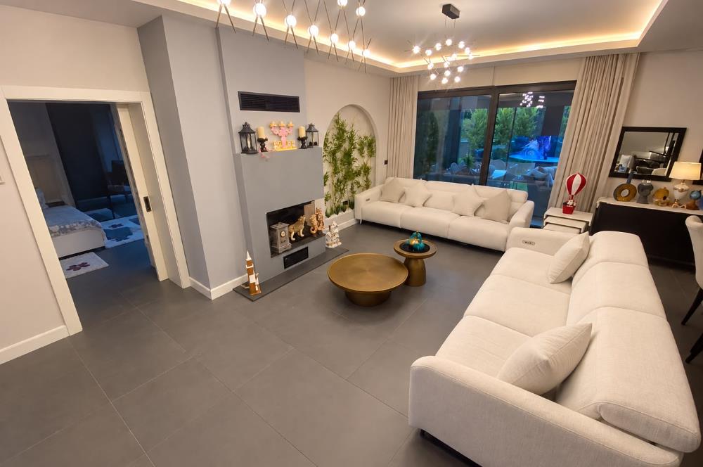 Zekeriyaköy'de Özel Otoparklı Premium 8+2 Akıllı Villa