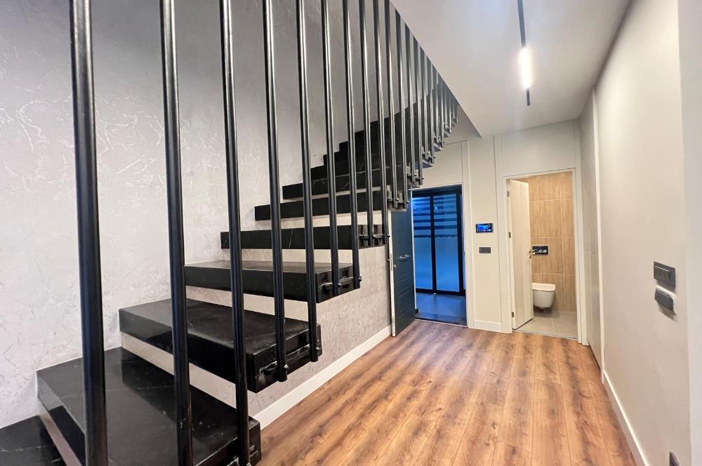 Zekeriyaköy'de 4+1 Satılık |175 M² Net | Kapalı Otoparktan Giriş