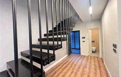 Zekeriyaköy'de 4+1 Satılık |175 M² Net | Kapalı Otoparktan Giriş