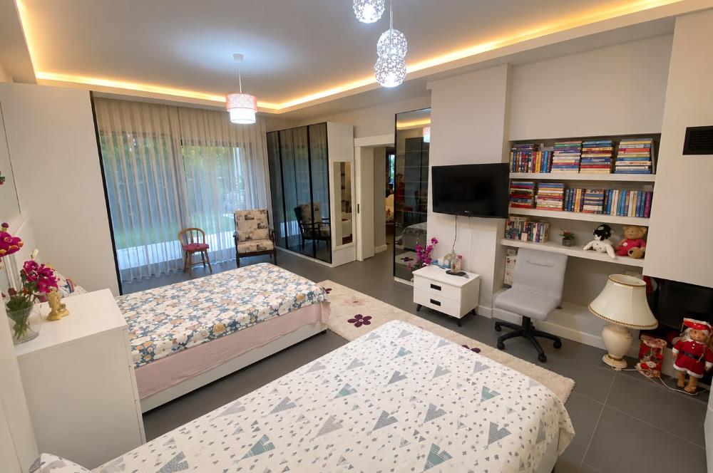 Zekeriyaköy'de Özel Otoparklı Premium 8+2 Akıllı Villa