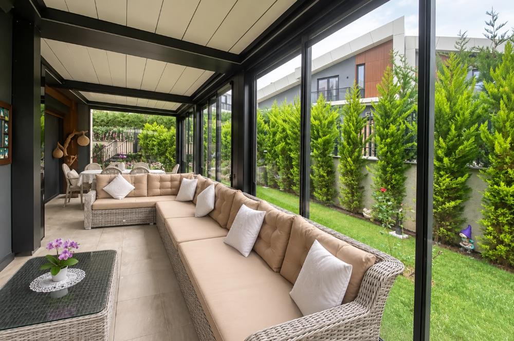 Zekeriyaköy'de Özel Otoparklı Premium 8+2 Akıllı Villa
