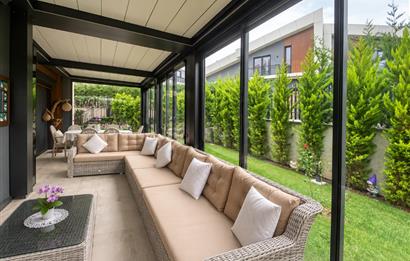Zekeriyaköy'de Özel Otoparklı Premium 8+2 Akıllı Villa