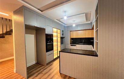 Zekeriyaköy'de 4+1 Satılık |175 M² Net | Kapalı Otoparktan Giriş