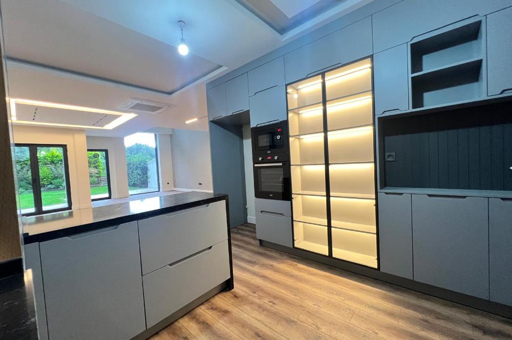 Zekeriyaköy'de 4+1 Satılık |175 M² Net | Kapalı Otoparktan Giriş